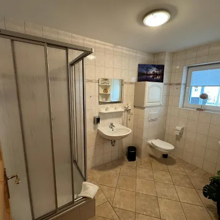 فندق Garni Seeschloesschen 3*