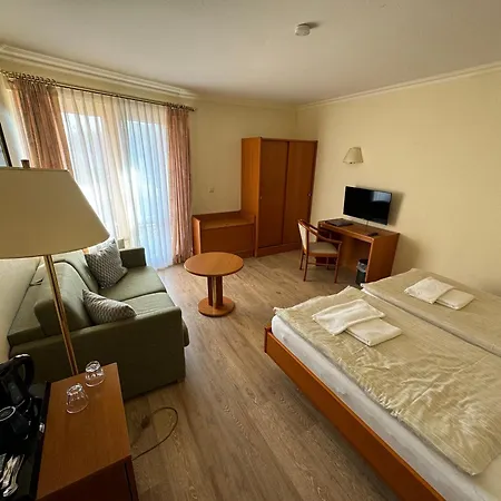 Garni Seeschloesschen 3* كوبلينزي